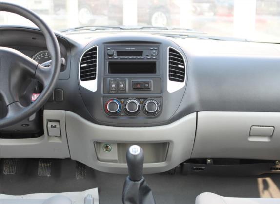 菱智 2015款 V3 1.5L 7座豪华型 中控类   中控台