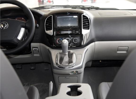 菱智 2015款 M5 Q3 2.0L 7座短轴豪华型 中控类   中控台