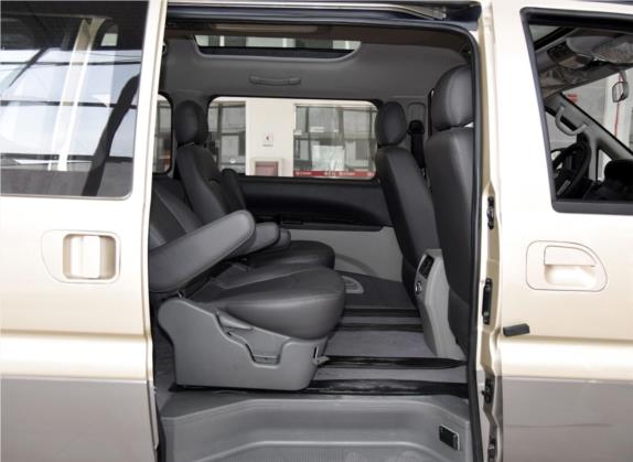 菱智 2015款 M5 Q3 2.0L 7座短轴豪华型 车厢座椅   后排空间