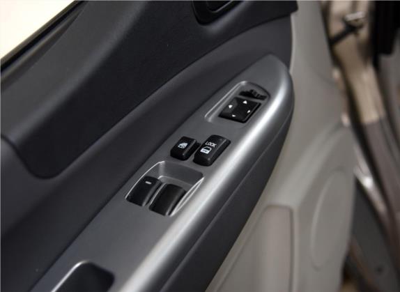 菱智 2015款 M5 Q3 2.0L 7座短轴豪华型 车厢座椅   门窗控制