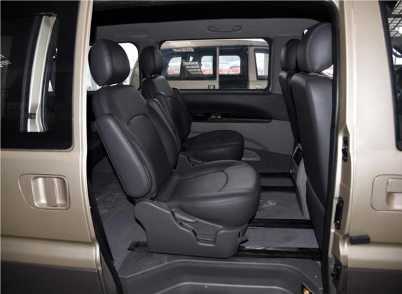 菱智 2015款 M5 Q3 2.0L 7座长轴豪华型 车厢座椅   后排空间