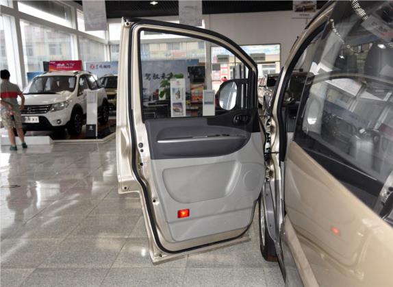 菱智 2015款 M5 Q3 2.0L 7座长轴豪华型 车厢座椅   前门板