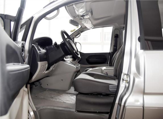 菱智 2015款 M5 Q3 2.0L 7座长轴舒适型 车厢座椅   前排空间