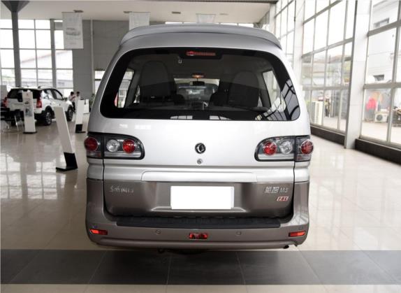 菱智 2015款 M5 Q3 2.0L 7座长轴舒适型 外观   正后