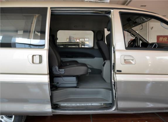 菱智 2015款 M5 Q7 2.0L 7座长轴舒适型 车厢座椅   后排空间