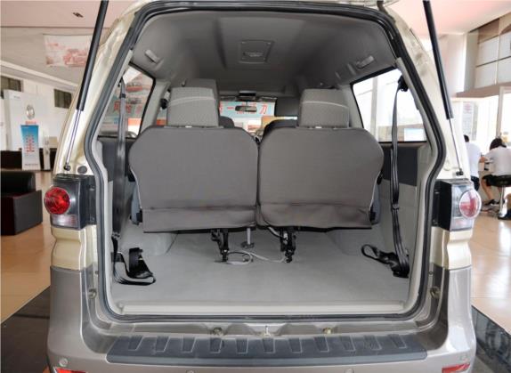 菱智 2015款 M5 Q7 2.0L 7座长轴舒适型 车厢座椅   后备厢