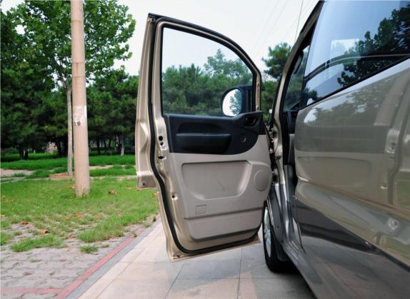 菱智 2015款 M5 Q7 2.0L 7座长轴舒适型 车厢座椅   前门板