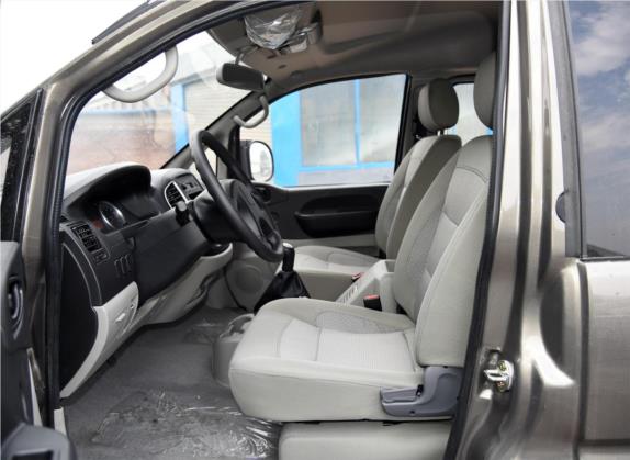 菱智 2015款 V3 1.6L 7座舒适型 车厢座椅   前排空间