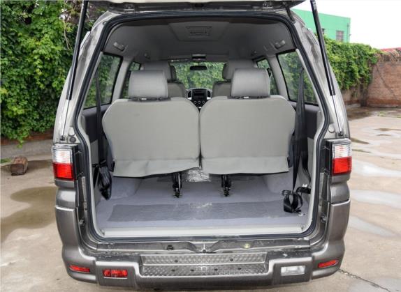 菱智 2015款 V3 1.6L 7座舒适型 车厢座椅   后备厢
