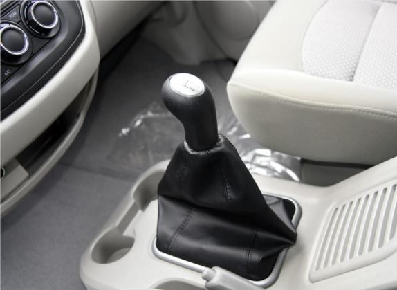 菱智 2015款 V3 1.6L 7座舒适型 中控类   挡把