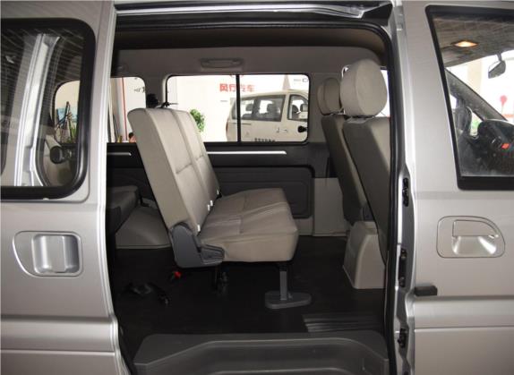 菱智 2016款 V3 1.5L 7座标准型 国IV 车厢座椅   后排空间