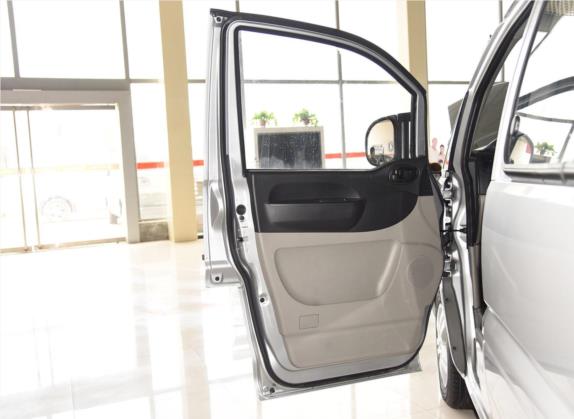 菱智 2016款 V3 1.5L 7座标准型 国IV 车厢座椅   前门板