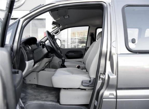菱智 2016款 V3 1.5L 7座标准型 国V 车厢座椅   前排空间
