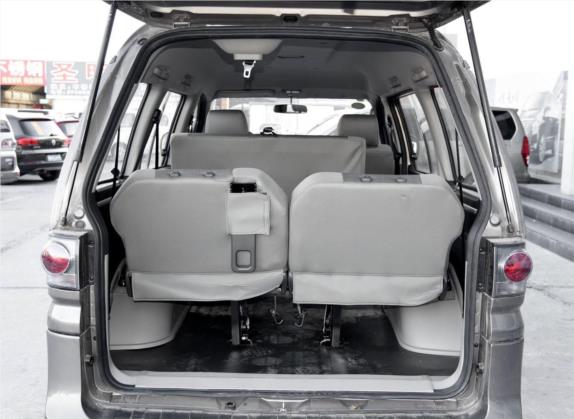 菱智 2016款 V3 1.5L 7座标准型 国V 车厢座椅   后备厢