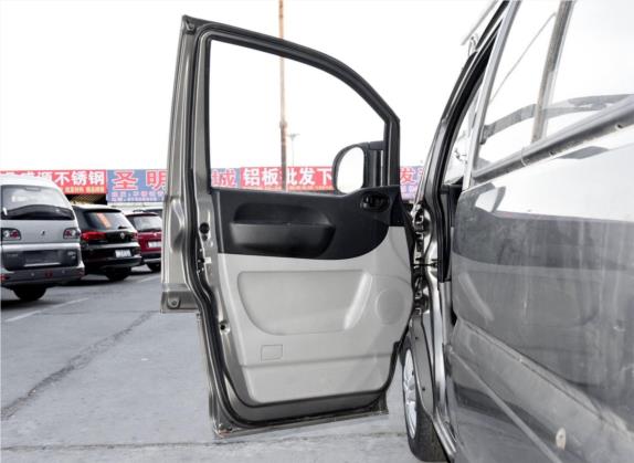 菱智 2016款 V3 1.5L 7座标准型 国V 车厢座椅   前门板