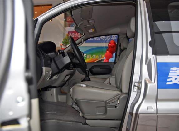 菱智 2016款 M3 1.6L 7座舒适型 国V 车厢座椅   前排空间