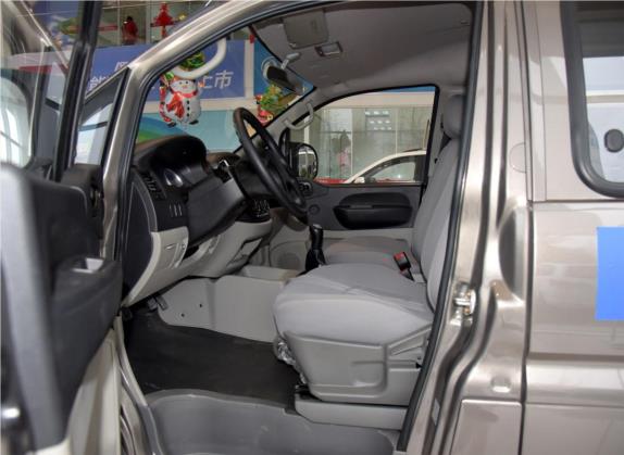 菱智 2016款 M3L 1.6L 7座标准型 车厢座椅   前排空间