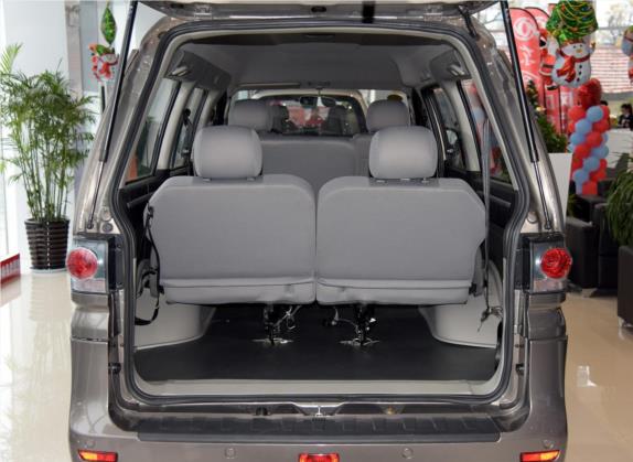 菱智 2016款 M3L 1.6L 7座标准型 车厢座椅   后备厢
