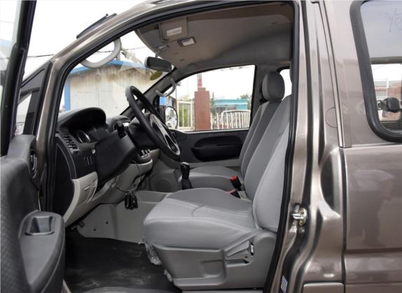 菱智 2016款 M3L 1.6L 9座标准型 车厢座椅   前排空间