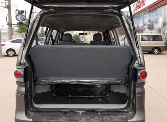 菱智 2016款 M3L 1.6L 9座标准型 车厢座椅   后备厢