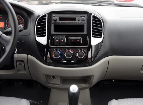 菱智 2016款 M3L 1.6L 9座舒适型 中控类   中控台