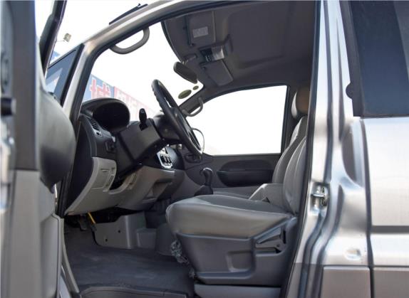菱智 2016款 M3L 1.6L 7座豪华型 车厢座椅   前排空间