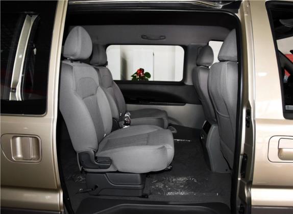 菱智 2016款 M5 2.0L 7座长轴标准型 车厢座椅   后排空间