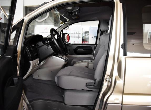 菱智 2016款 M5 2.0L 7座长轴舒适型 车厢座椅   前排空间
