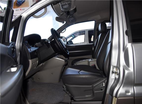 菱智 2016款 M5 2.0L 7座长轴豪华型 车厢座椅   前排空间