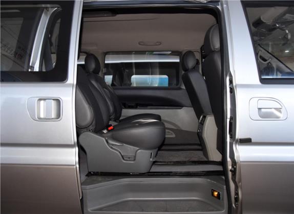 菱智 2016款 M5 2.0L 7座长轴豪华型 车厢座椅   后排空间