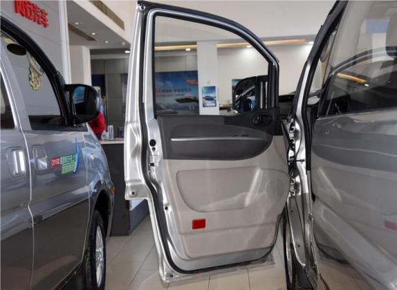 菱智 2016款 M5 2.0L 7座长轴豪华型 车厢座椅   前门板