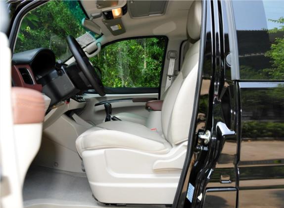 菱智 2017款 M5 2.0L 豪华型 车厢座椅   前排空间