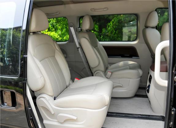 菱智 2017款 M5 2.0L 豪华型 车厢座椅   后排空间