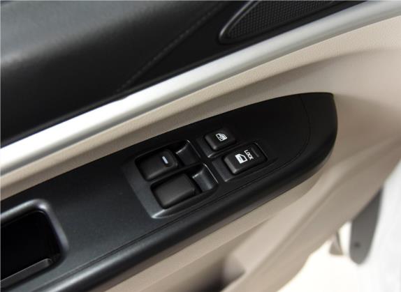菱智 2017款 M5 1.6L 舒适型 车厢座椅   门窗控制