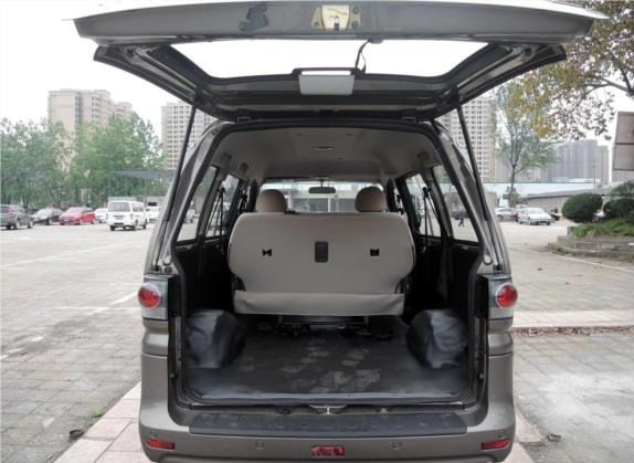 菱智 2017款 V3 1.5L 5座特惠版 车厢座椅   后备厢