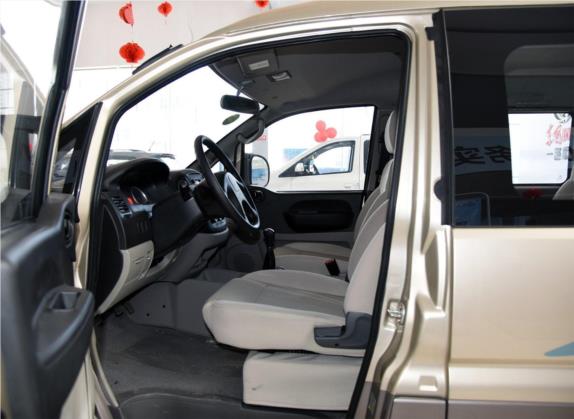菱智 2017款 V3 1.5L 7座舒适型 车厢座椅   前排空间