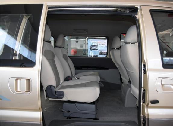 菱智 2017款 V3 1.5L 7座舒适型 车厢座椅   后排空间