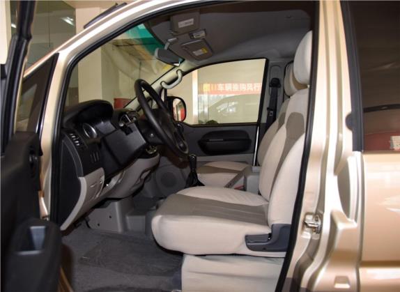 菱智 2017款 V3 1.5L 7座豪华型 车厢座椅   前排空间