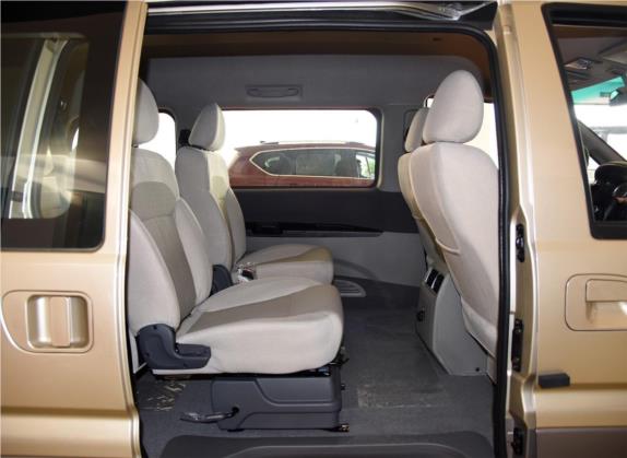 菱智 2017款 V3 1.5L 7座豪华型 车厢座椅   后排空间