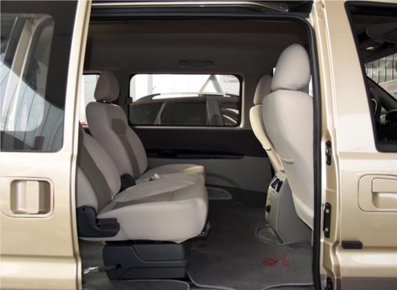 菱智 2017款 M3L 1.6L 7座舒适型 车厢座椅   后排空间