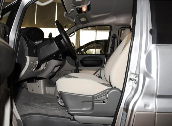 菱智 2017款 M3L 1.6L 9座舒适型 车厢座椅   前排空间