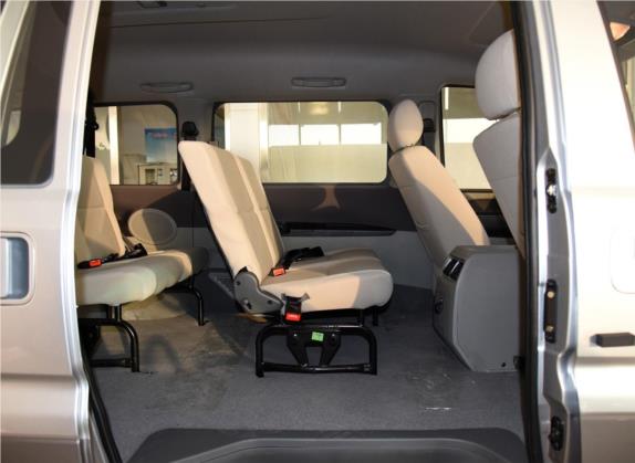 菱智 2017款 M3L 1.6L 9座舒适型 车厢座椅   后排空间
