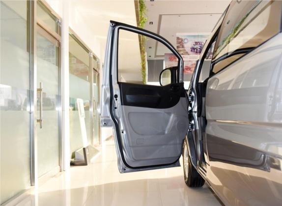 菱智 2017款 M3L 1.6L 9座舒适型 车厢座椅   前门板