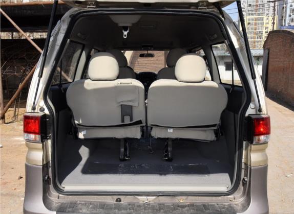 菱智 2017款 M3L 2.0L 7座标准型 车厢座椅   后备厢