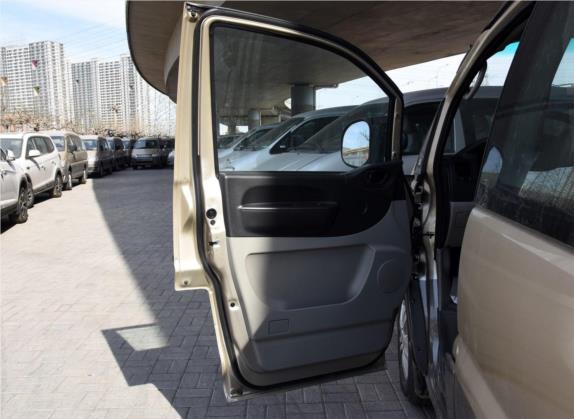 菱智 2017款 M3L 2.0L 7座舒适型 车厢座椅   前门板