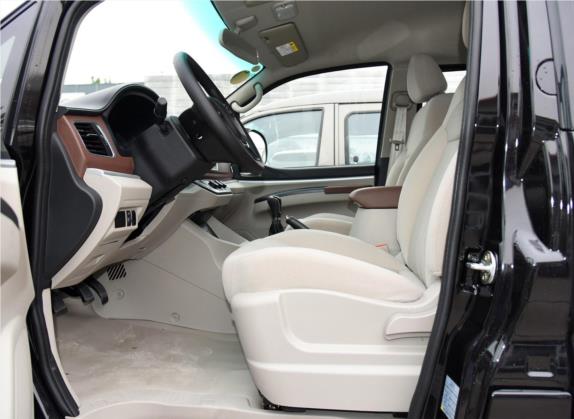 菱智 2017款 M5L 1.6L 7座标准型 车厢座椅   前排空间