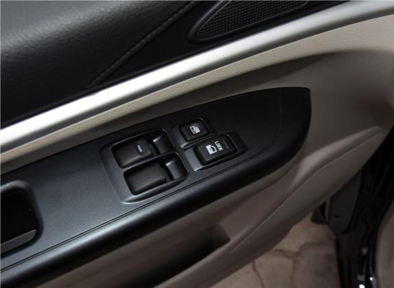 菱智 2017款 M5L 1.6L 7座标准型 车厢座椅   门窗控制
