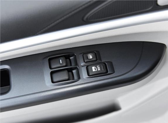 菱智 2017款 M5L 1.6L 9座标准型 车厢座椅   门窗控制