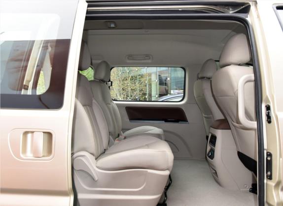 菱智 2017款 M5L 1.6L 7座舒适型 车厢座椅   后排空间