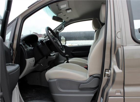 菱智 2017款 改款 M3L 1.6L 7座标准型 车厢座椅   前排空间